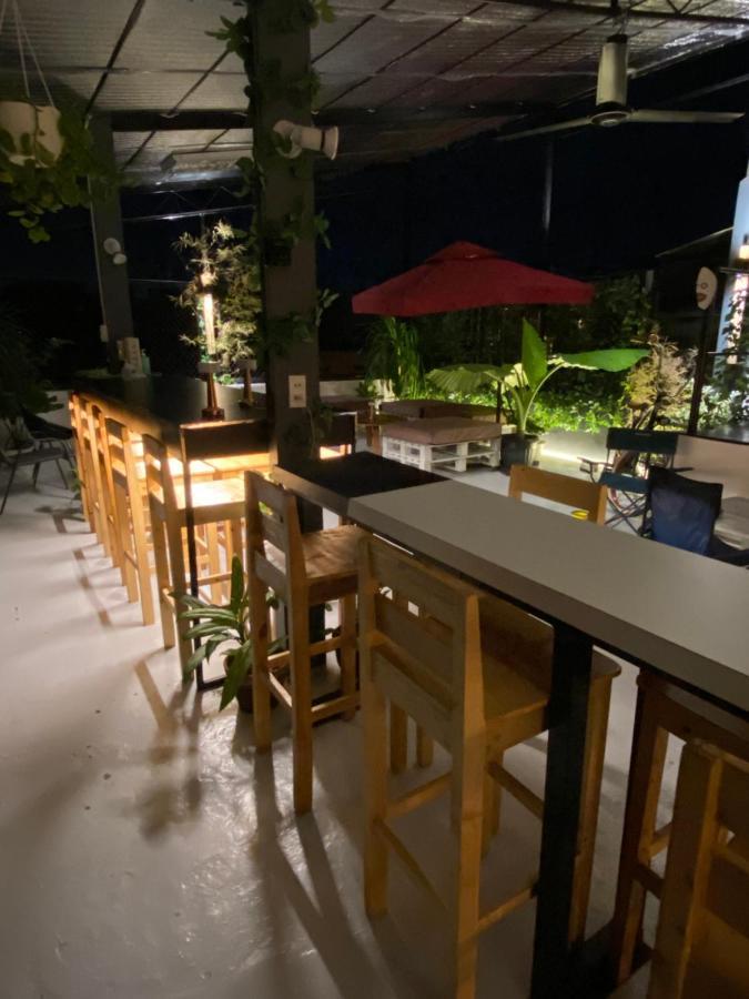 Lime Lite Manila Hostel Makati City Buitenkant foto