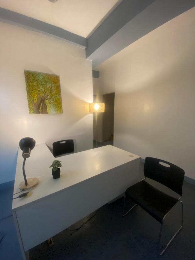 Lime Lite Manila Hostel Makati City Buitenkant foto