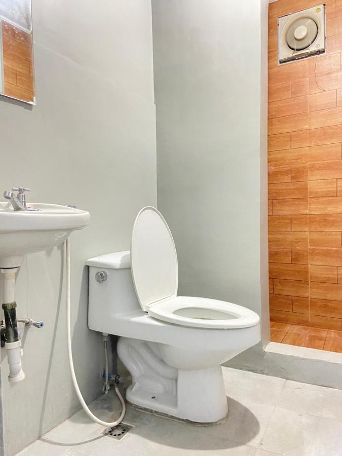 Lime Lite Manila Hostel Makati City Buitenkant foto