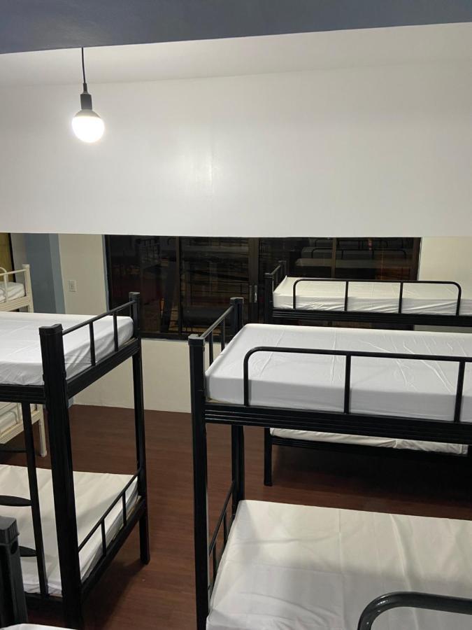 Lime Lite Manila Hostel Makati City Buitenkant foto